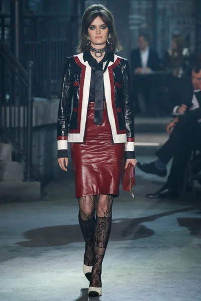 Look 25